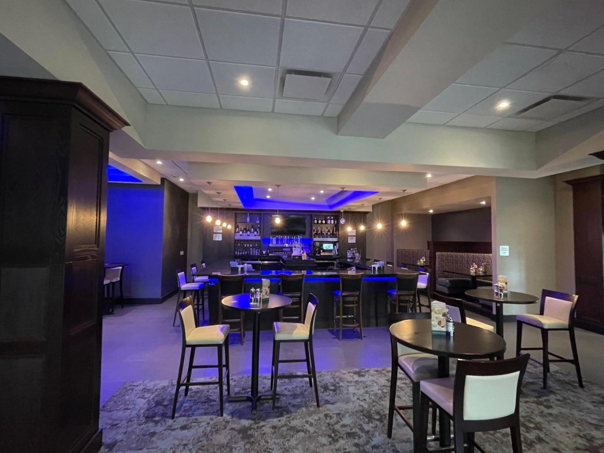 Holiday Inn & Suites - Farmington Hills - Detroit Nw By Ihg Exterior photo