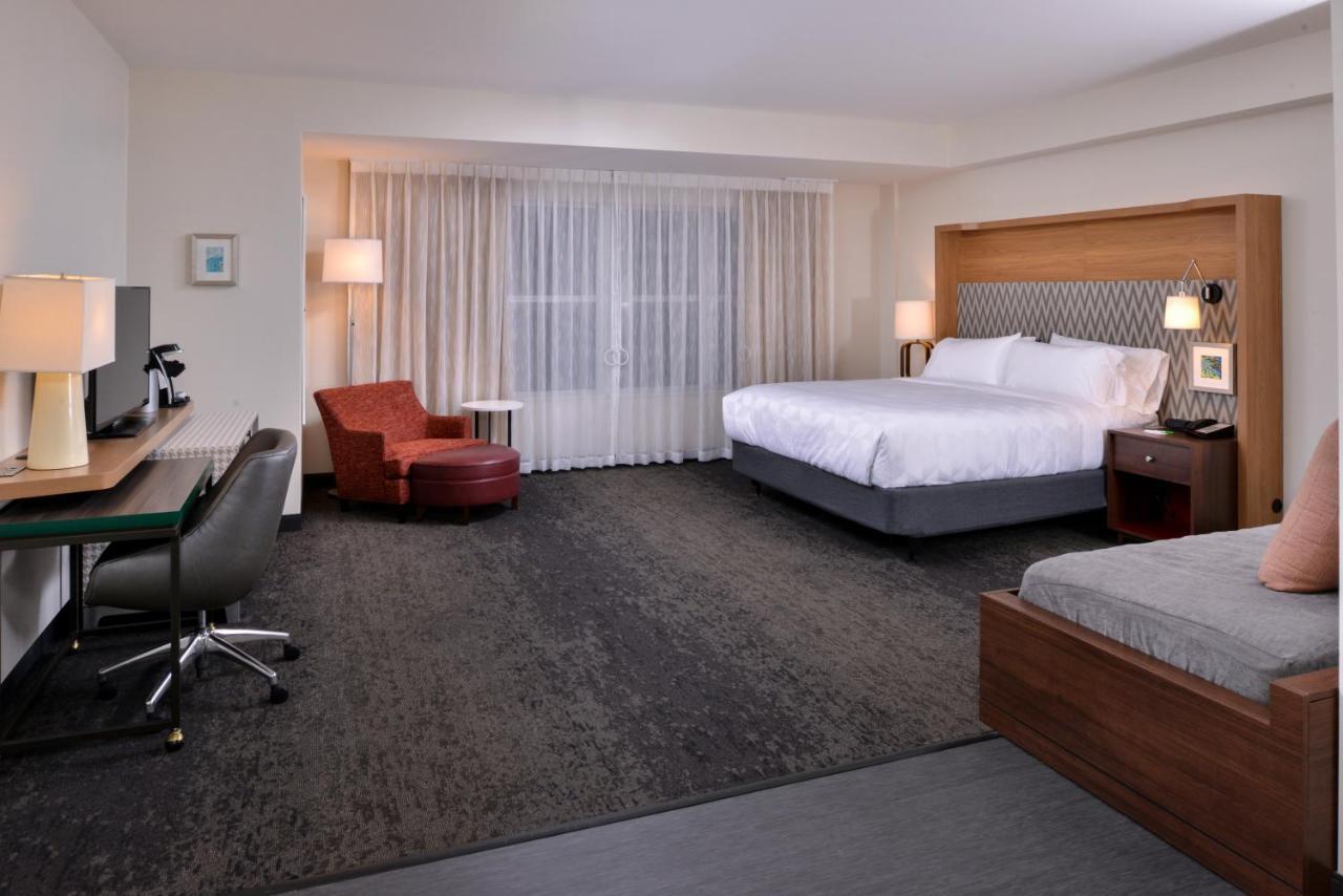 Holiday Inn & Suites - Farmington Hills - Detroit Nw By Ihg Exterior photo