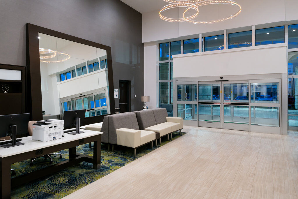 Holiday Inn & Suites - Farmington Hills - Detroit Nw By Ihg Exterior photo